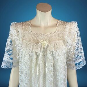 Vintage Romantic LACE Ruffled Short Sleeve Victorian Prairie Night Gown / S M